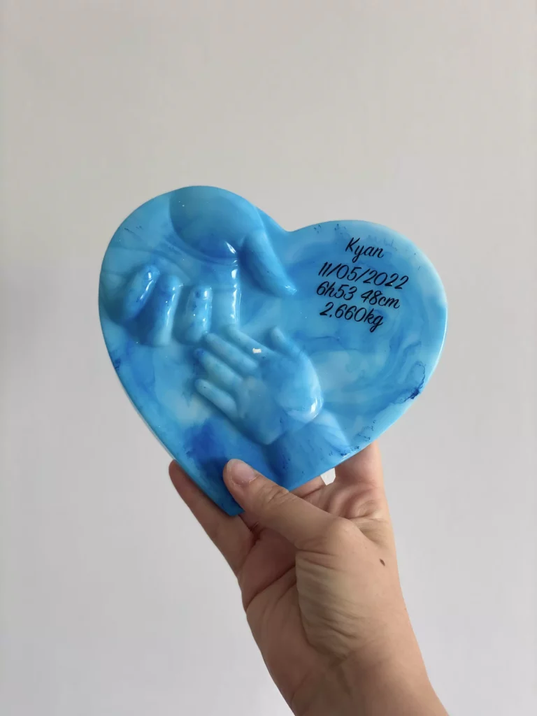 Décoration coeur mains maman et bébé couleur bleu personnalisé