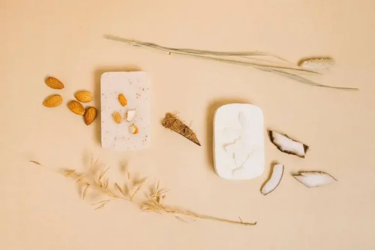 Lire la suite à propos de l’article Le savon au lait maternel : un trésor pour la peau de bébé