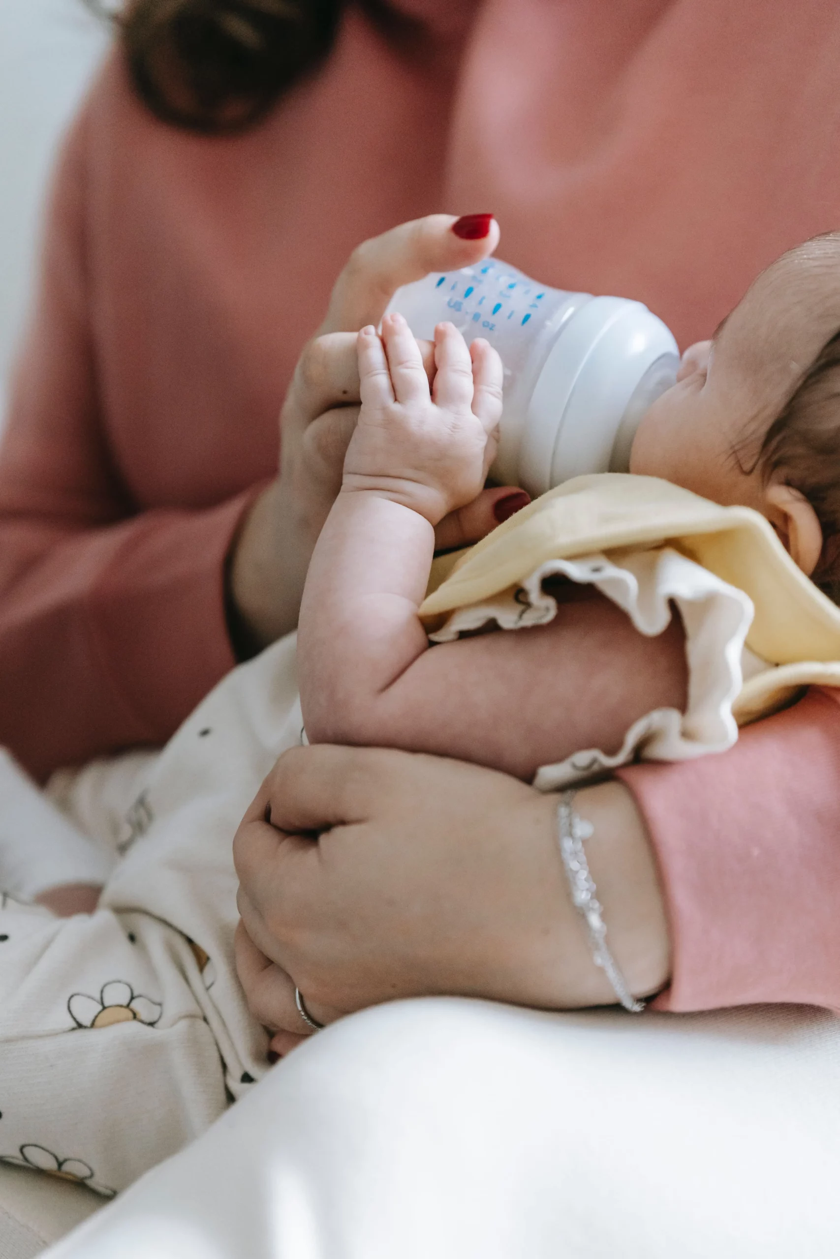Allaitement mixte: bébé au biberon