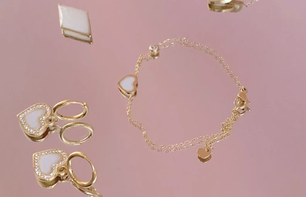 Bijoux au lait maternel, des colliers, des boucles d'oreilles, des bracelets