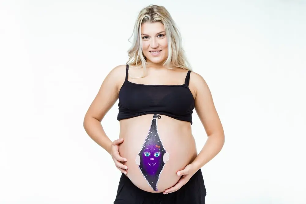 Souvenir de grossesse, le belly-painting