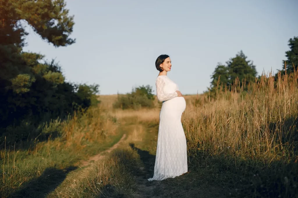 Femme enceinte en séance photo de bay-shower