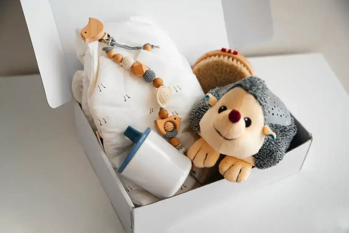 You are currently viewing Comment choisir un cadeau de naissance personnalisé qui marquera les esprits ?