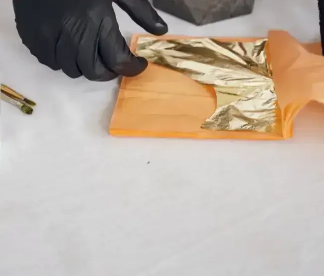 objets significatifs a incruster dans la lettre résine de naissance