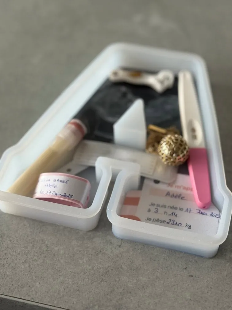 Souvenir de naissance et grossesse en résine et lettre