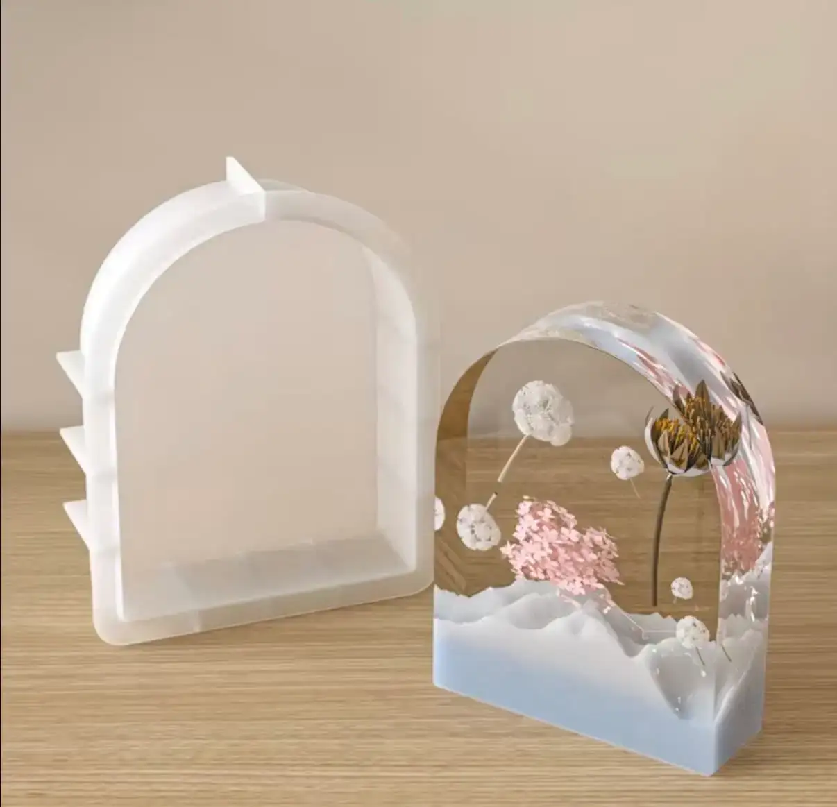 Bouquet de mariée immortalisé dans la résine en forme d'arche