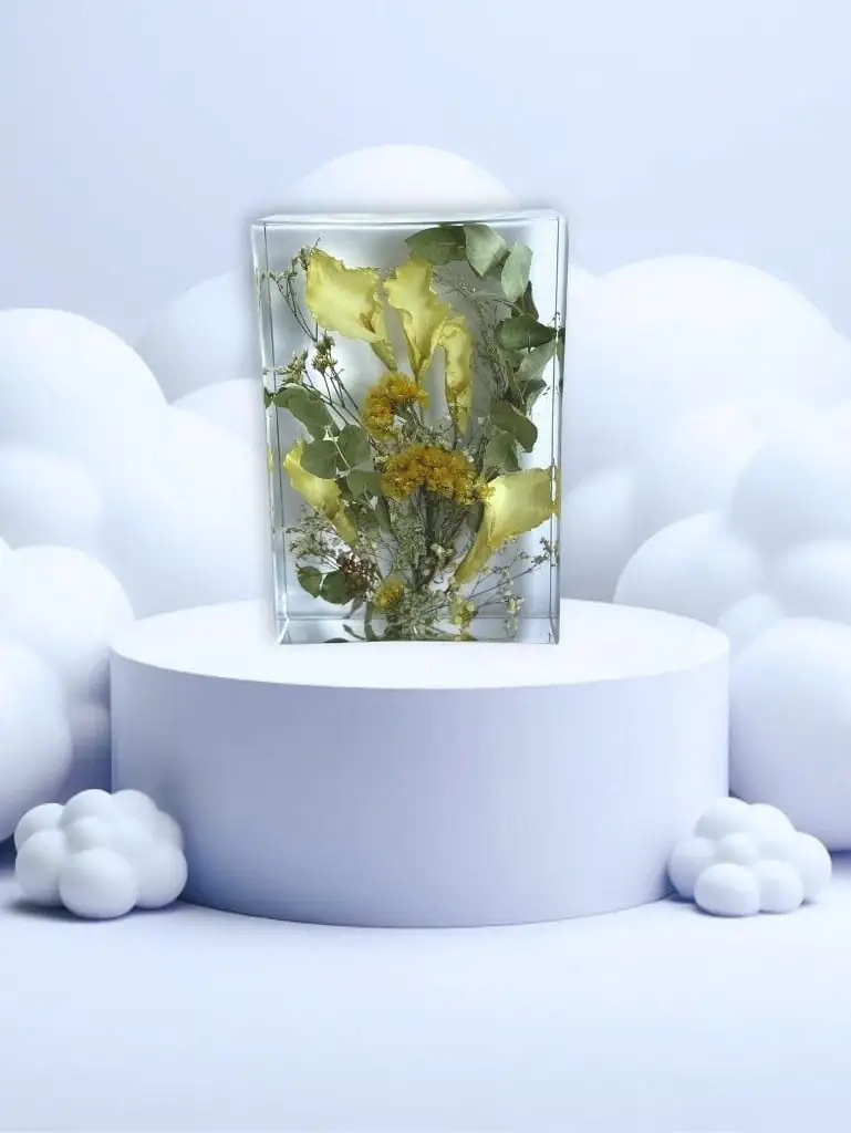 Bouquet de fleurs de mariée immortalisé dans de la resine