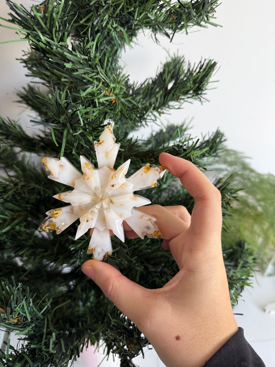 Joli flocon de neige a mettre dans le sapin ou sur un vitre