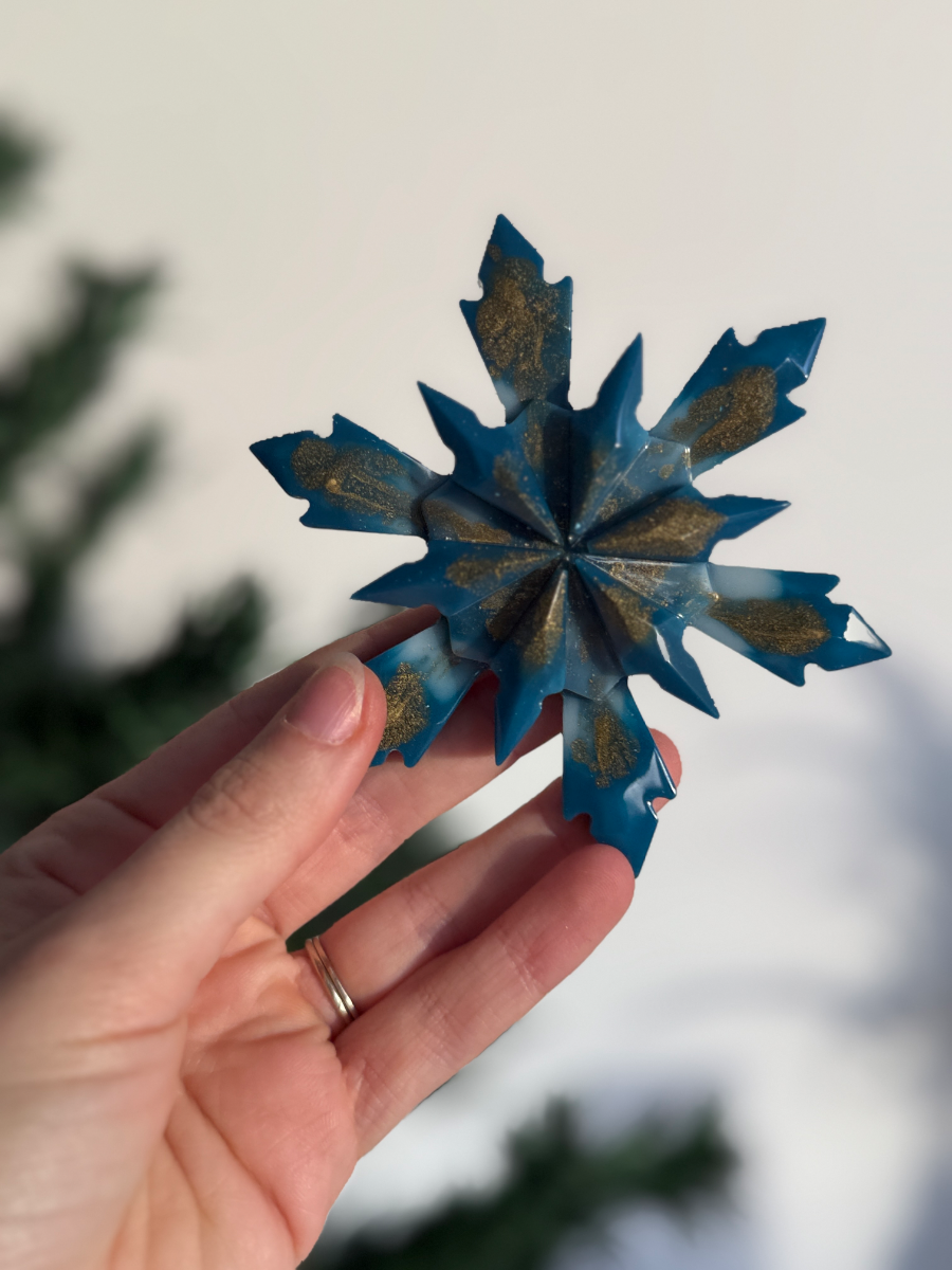 Joli flocon de neige a mettre dans le sapin ou sur un vitre