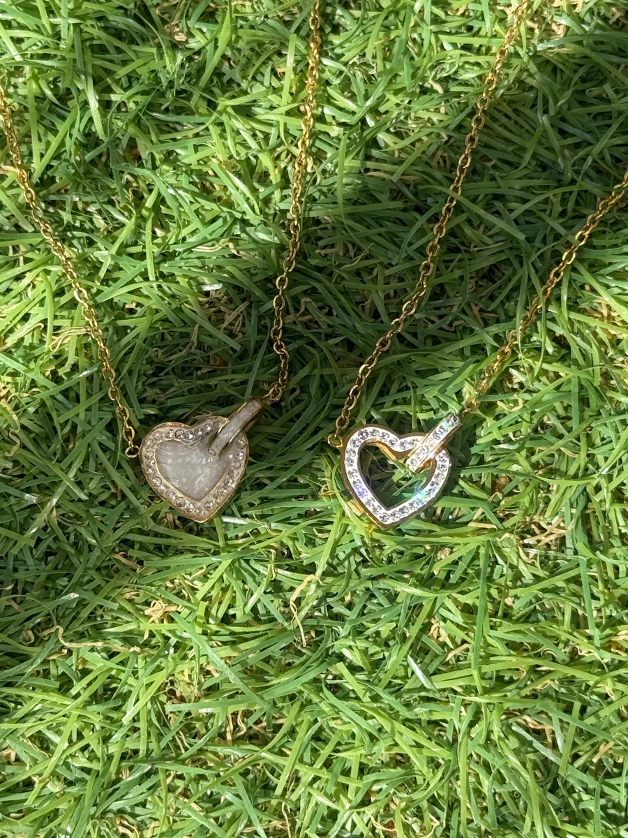 Deux pendentifs cœur au lait maternel, plein et ajouré