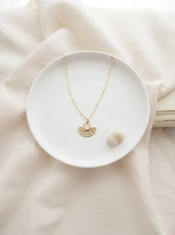 Collier au lait maternel, pendentif demi-soleil