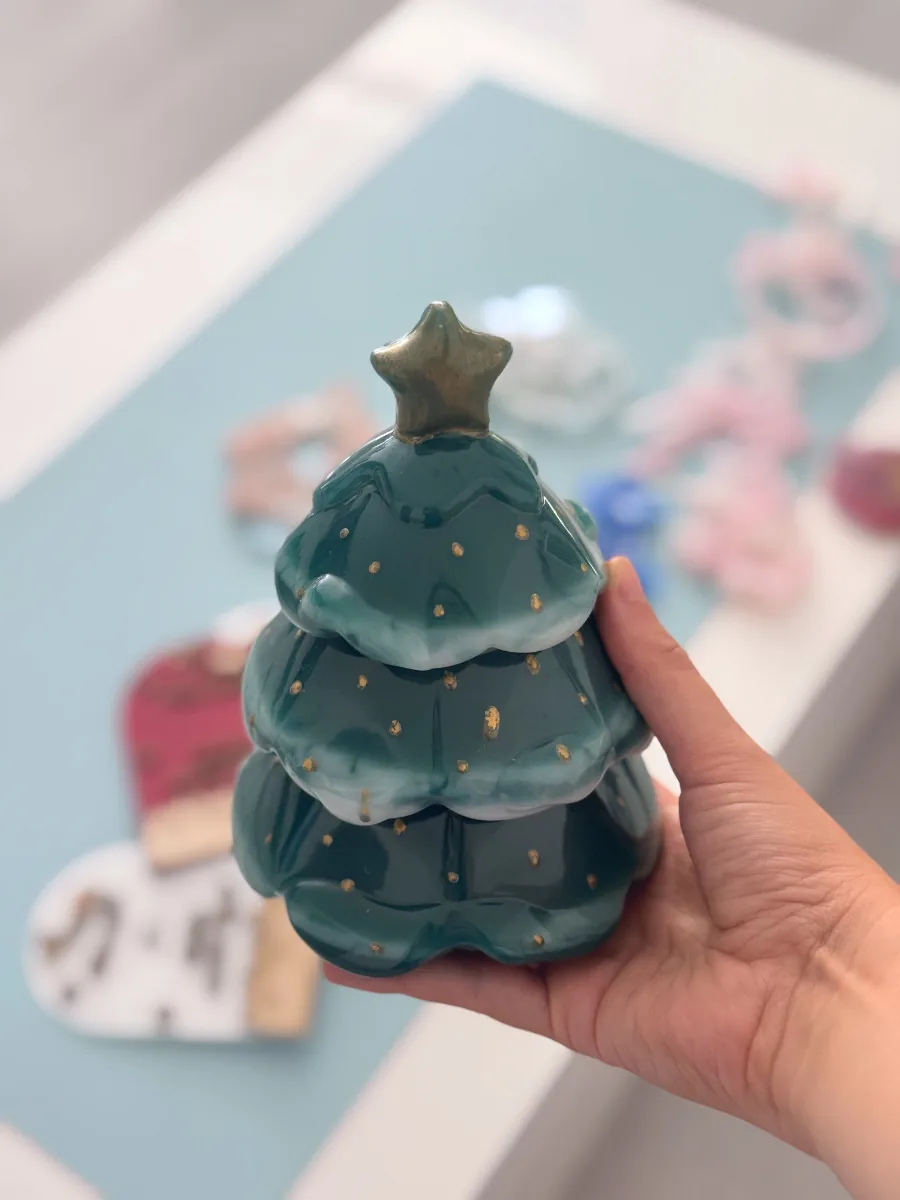 Boîte à bijoux en forme de sapin de Noël vert et étoile dorée