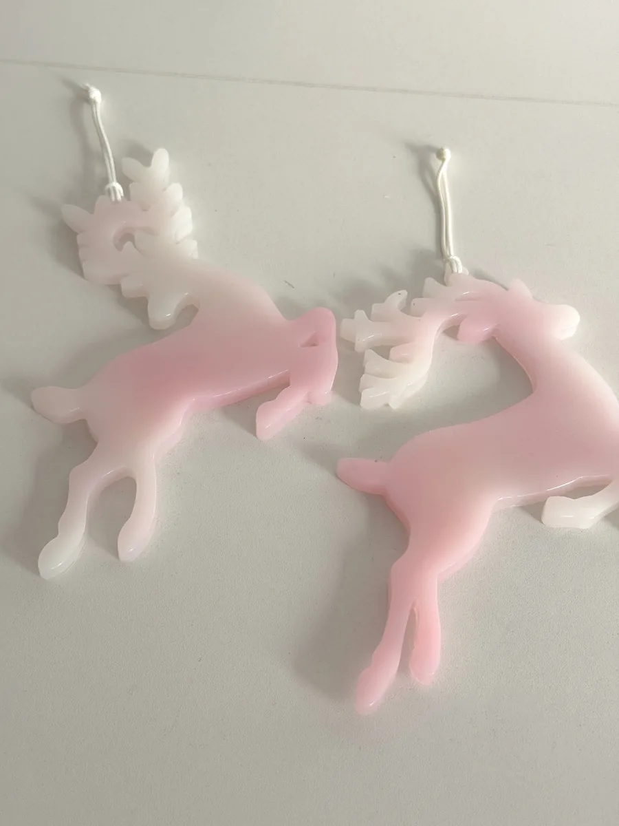 Lot de deux cerfs de Noël en résine dégradé rose et blanc